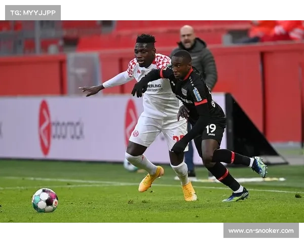 美因茨与勒沃库森上演进球大战 3-4遗憾落败让球迷心跳加速 美因茨与勒沃库森上演进球大战 3-4遗憾落败让球迷心跳加速